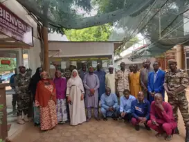 Photo de famille à l'ouverture de l'atelier de for